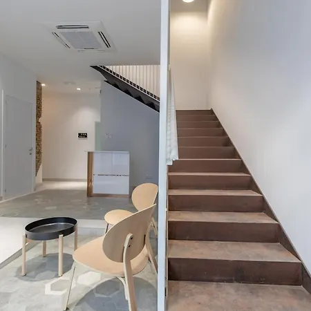 Modern Close To Centre