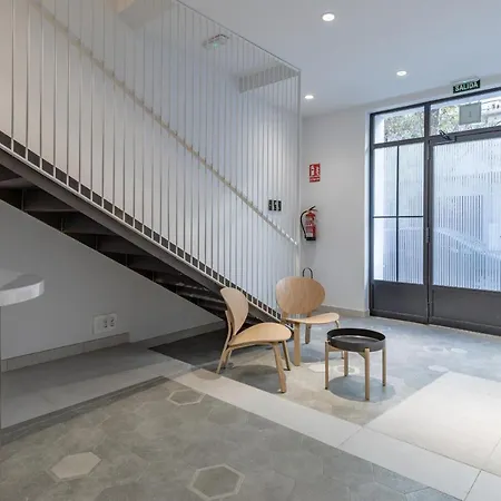 Modern Close To Centre Aparthotel 4*