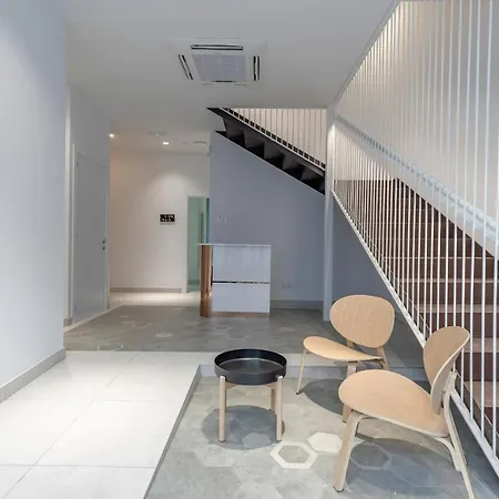 Aparthotel Modern Close To Centre 4*