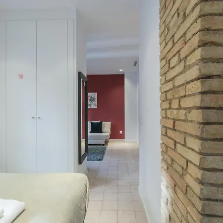 Modern Close To Centre מלון דירות