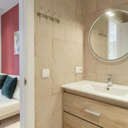 Modern Close To Centre מלון דירות 4*