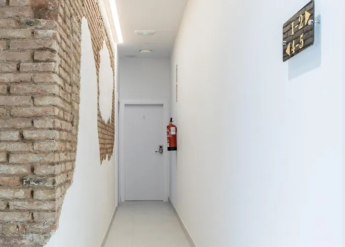 Modern Close To Centre