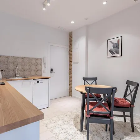 Modern Close To Centre Apart-hotel *